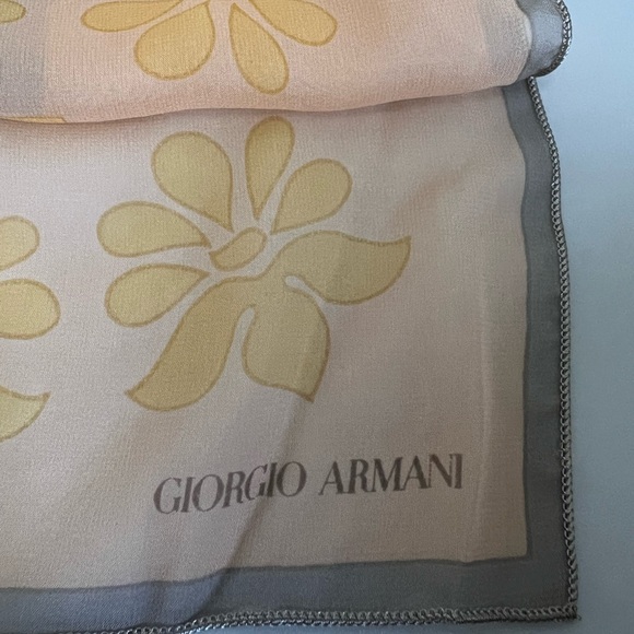 Vintage Giorgio Armani large silk shawl - Picture 4 of 4